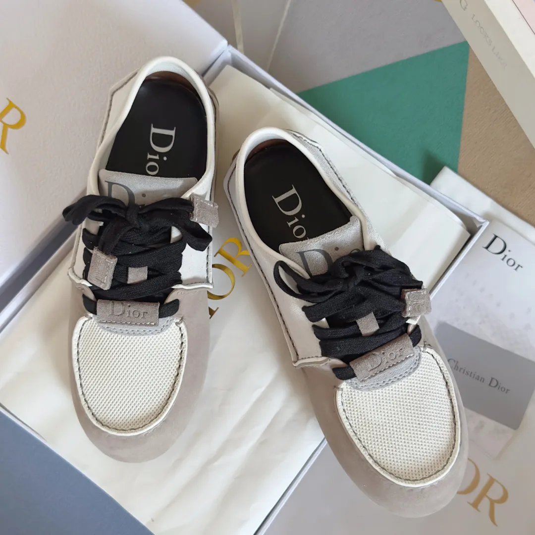 Men's shoes 💰640 Top version: Couple's Dior Roadie Series Catwalk Couple's Handmade Casual Sports Shoes Delivery Counter Exquisite Packaging🛍📦 ▪️Fabric: Original custom imported first-layer cowhide ▪️Inner lining: Original custom leather lining ▪️Sole: Original molded anti-slip rubber material ▪️Sole thickness: 2CM ▪️Size: Women's 35-40 / Men's 39-45